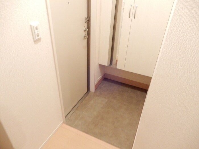 物件内観写真13　(玄関)