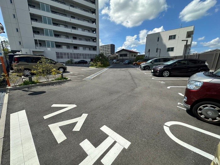 物件外観写真6　(駐車場)