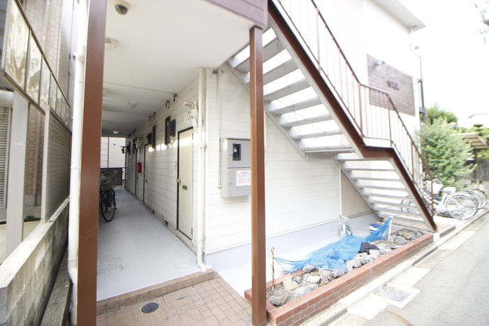 物件外観写真4　(エントランス部分)