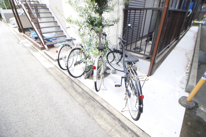 物件外観写真6　(駐輪場)
