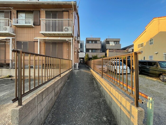 物件外観写真3　(エントランス部分)