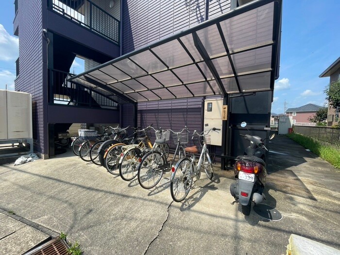 物件外観写真5　(駐輪場)