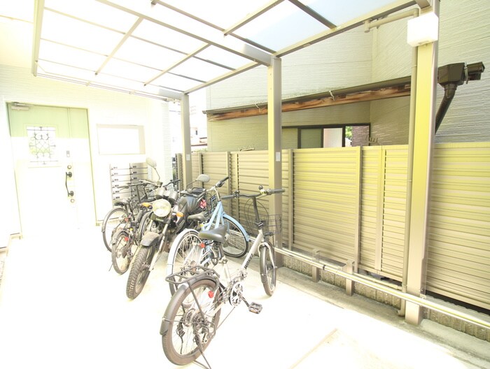 物件外観写真4　(駐輪場)