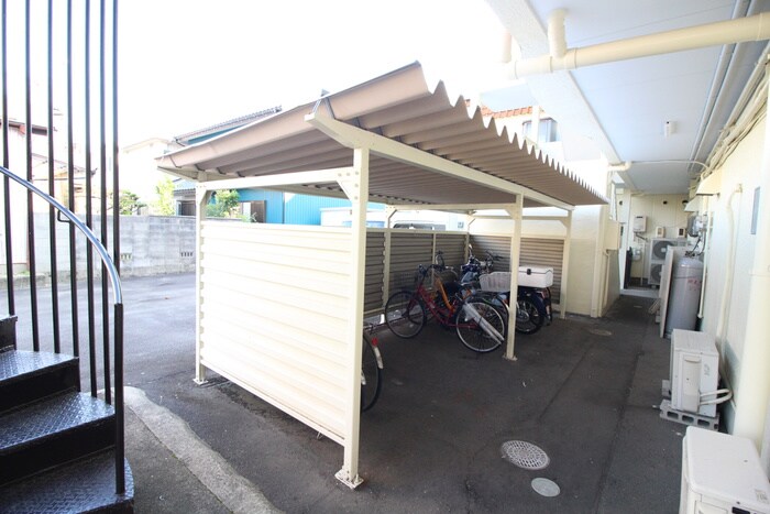 物件外観写真4　(駐輪場)
