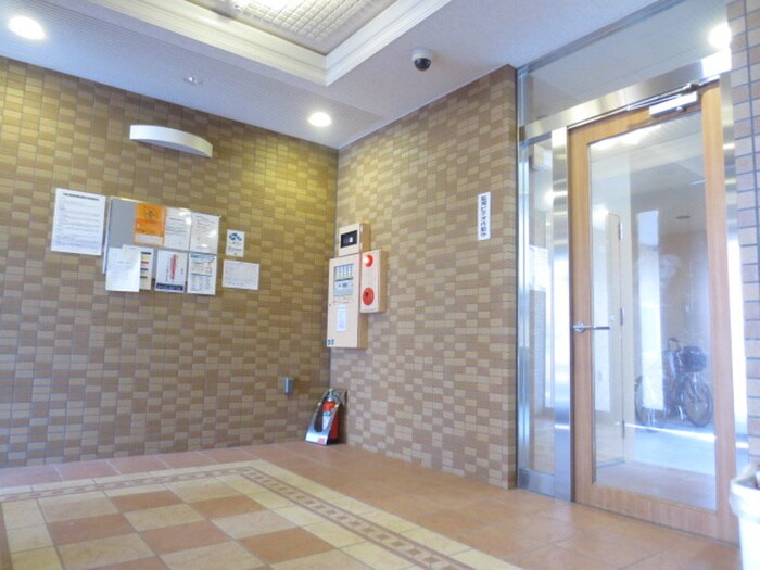 物件外観写真6　(エントランス部分)