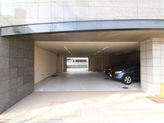 物件外観写真4　(駐車場)