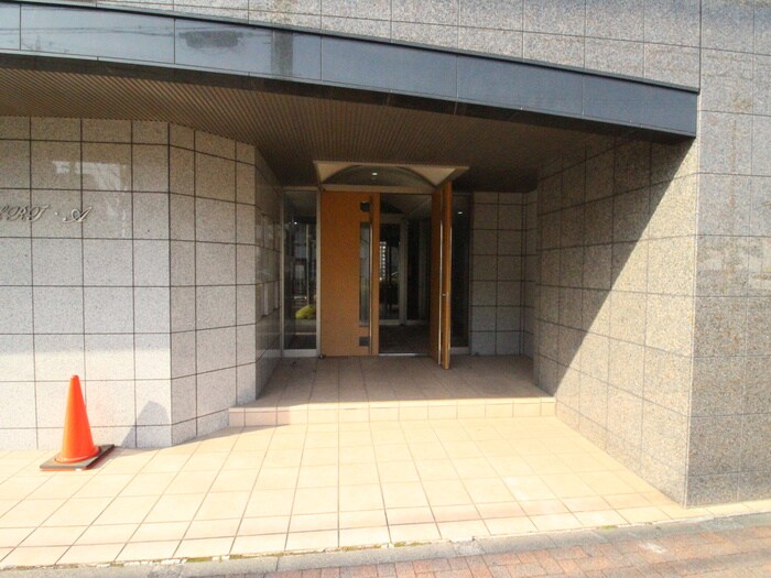 物件外観写真5　(エントランス部分)