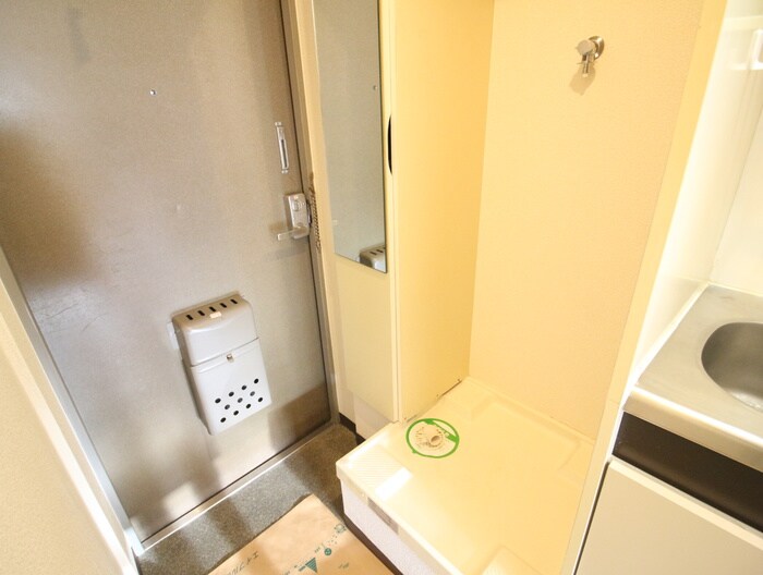 物件内観写真16　(洗濯機置場)