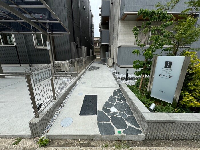 物件外観写真2　(エントランス部分)