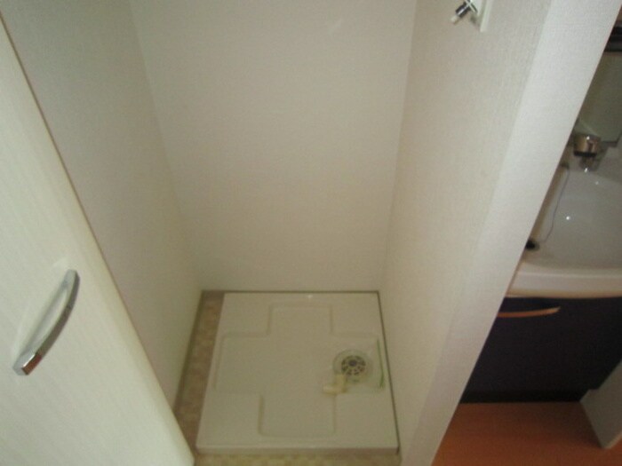 物件内観写真13　(洗濯機置場)