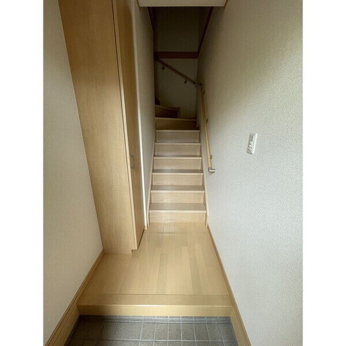 物件内観写真5　(玄関)