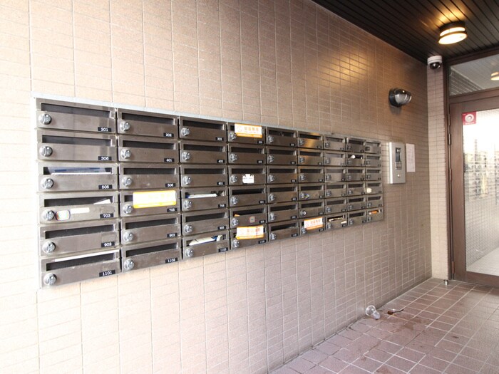 物件外観写真4　(エントランス部分)