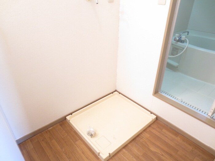 物件内観写真12　(洗濯機置場)