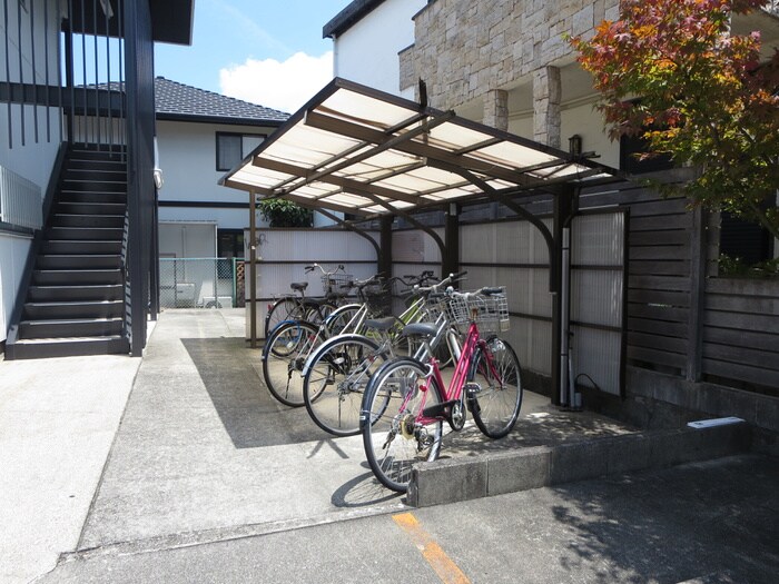 物件外観写真2　(駐輪場)