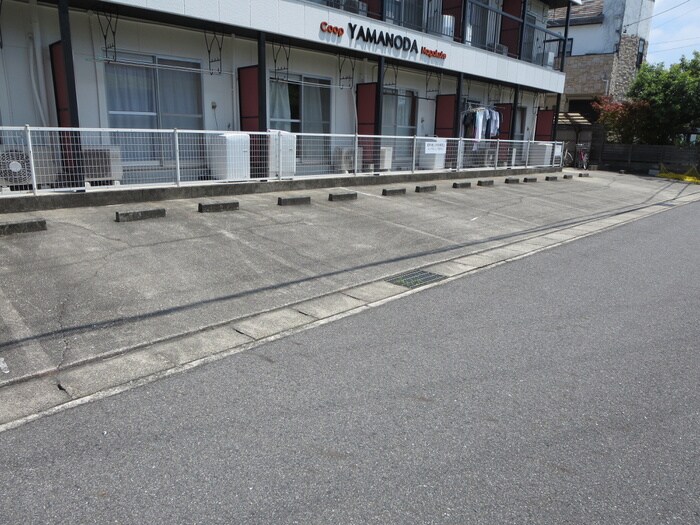 物件外観写真3　(駐車場)