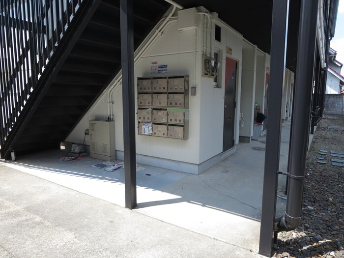 物件外観写真5　(エントランス部分)