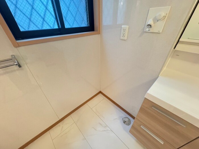 物件内観写真16　(洗濯機置場)