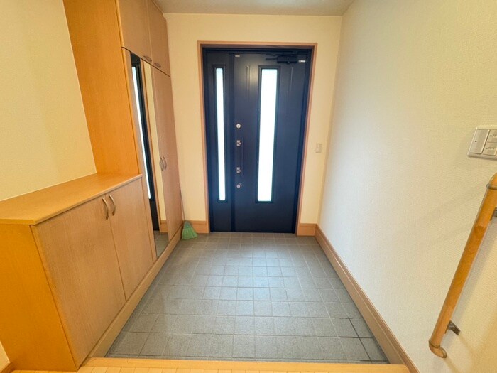 物件内観写真18　(玄関)