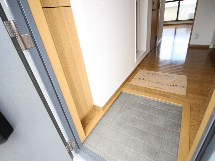 物件内観写真12　(玄関)