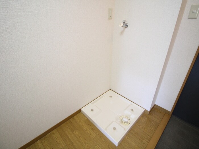 物件内観写真14　(洗濯機置場)