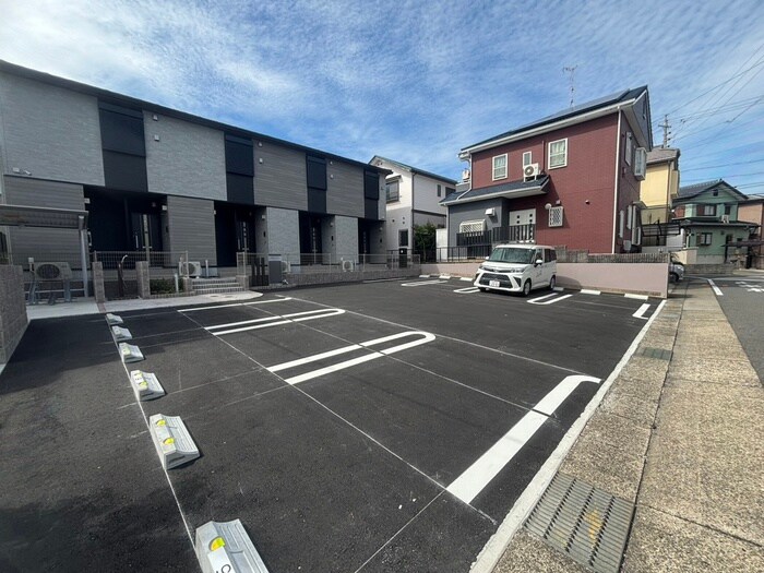 物件外観写真2　(駐車場)