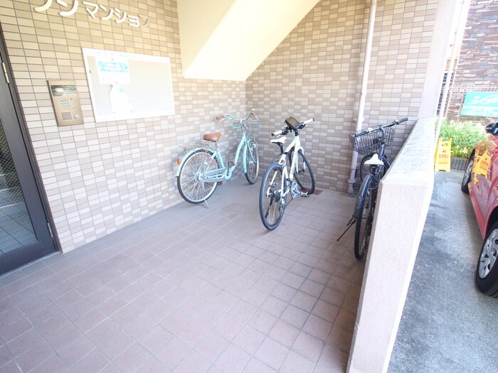 物件外観写真3　(駐輪場)