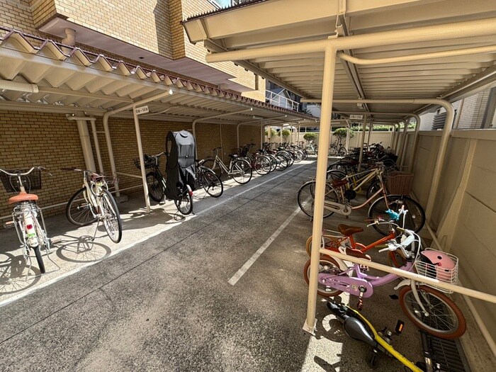 物件外観写真5　(駐輪場)