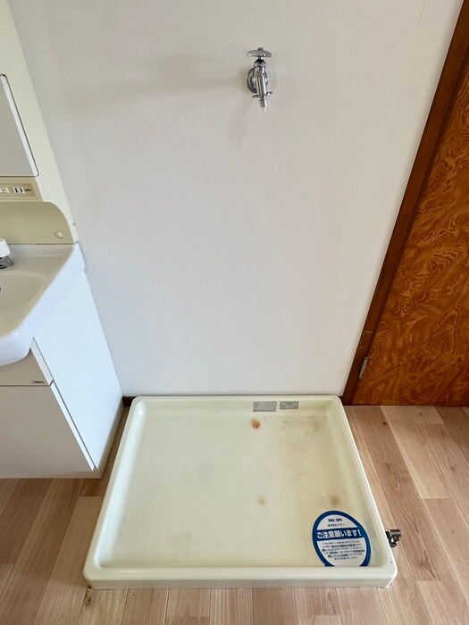 物件内観写真14　(洗濯機置場)