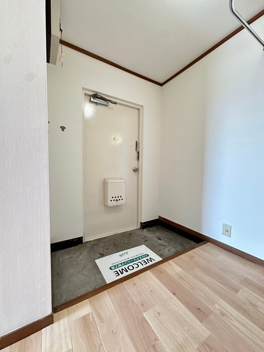 物件内観写真17　(玄関)