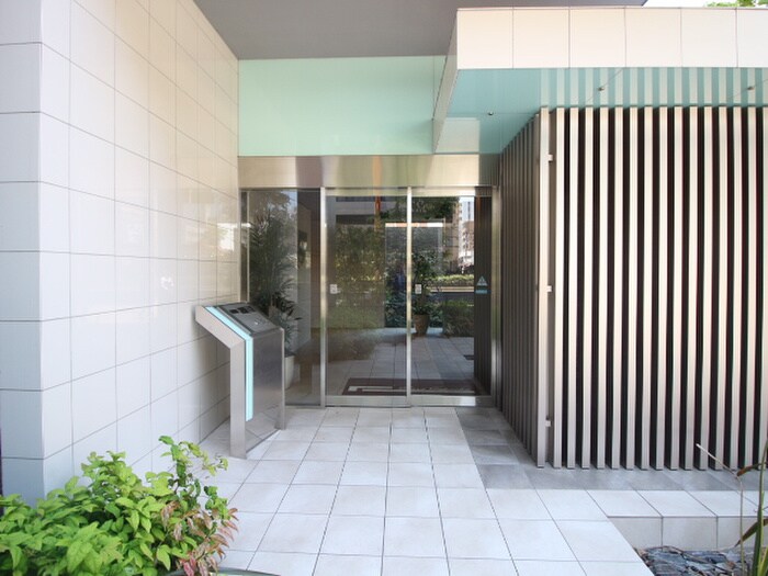 物件外観写真4　(エントランス部分)