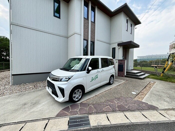 物件外観写真6　(駐車場)