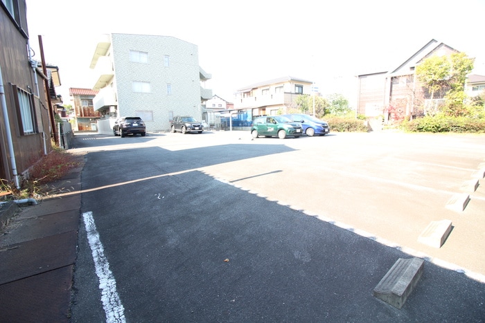 物件外観写真4　(駐車場)