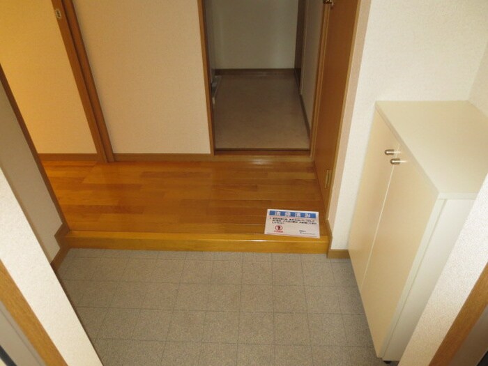 物件内観写真10　(玄関)