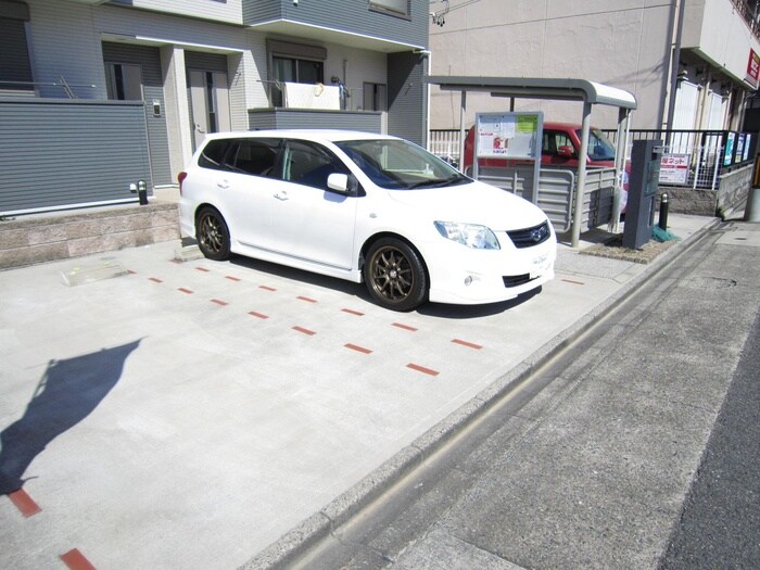 物件外観写真3　(駐車場)