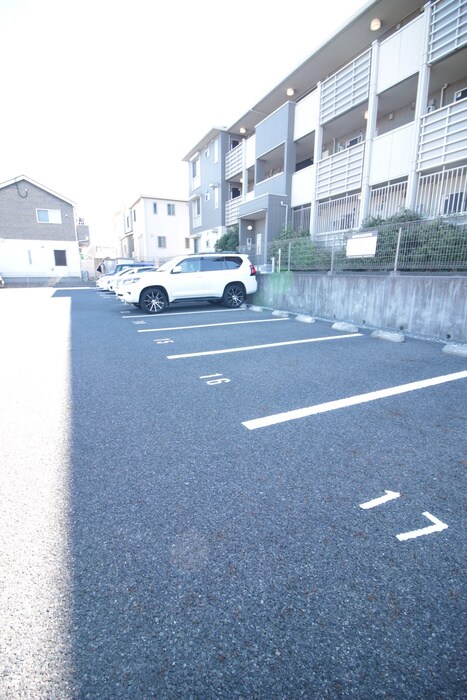 物件外観写真5　(駐車場)