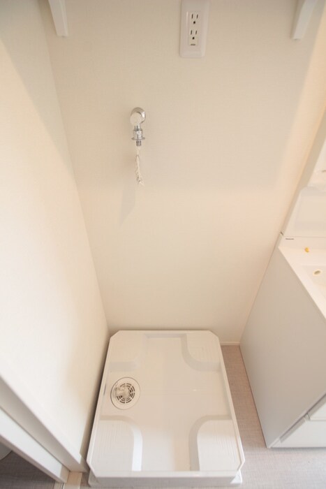 物件内観写真8　(洗濯機置場)