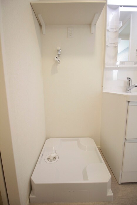 物件内観写真12　(洗濯機置場)