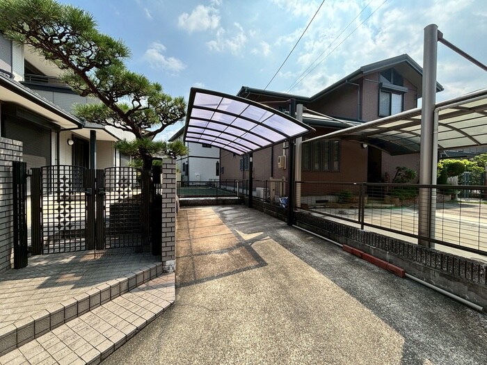 物件外観写真4　(駐車場)