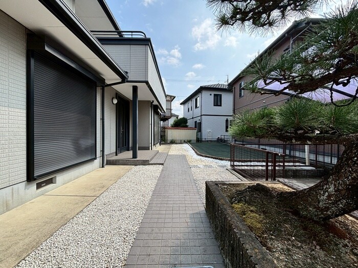 物件外観写真5　(エントランス部分)