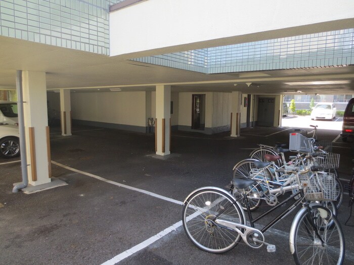 物件外観写真2　(駐車場)