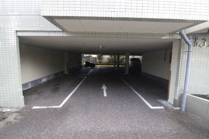 物件外観写真5　(駐車場)
