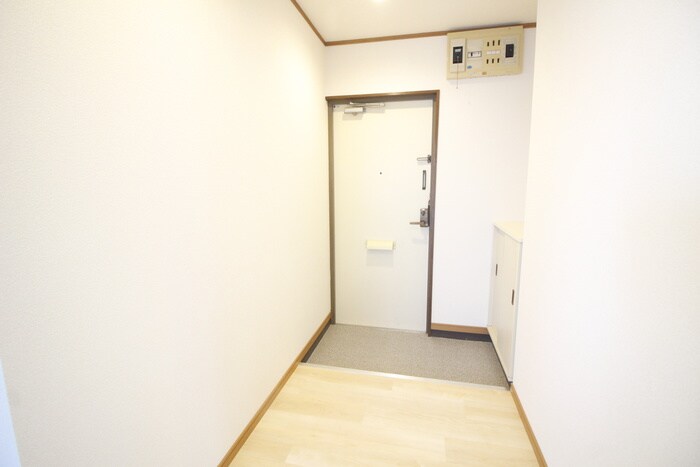 物件内観写真16　(玄関)