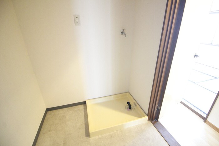 物件内観写真18　(洗濯機置場)