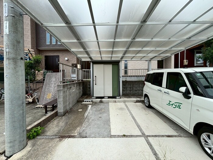 物件外観写真5　(駐車場)