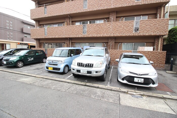 物件外観写真4　(駐車場)