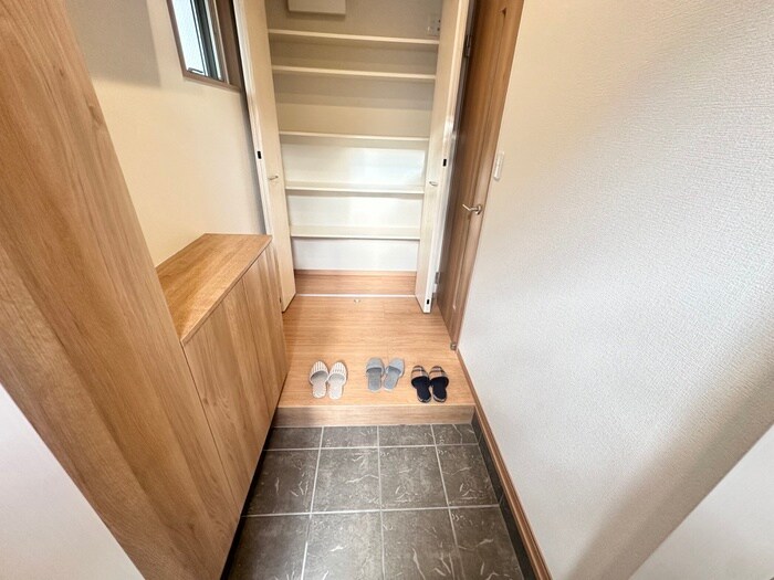 物件内観写真7　(玄関)