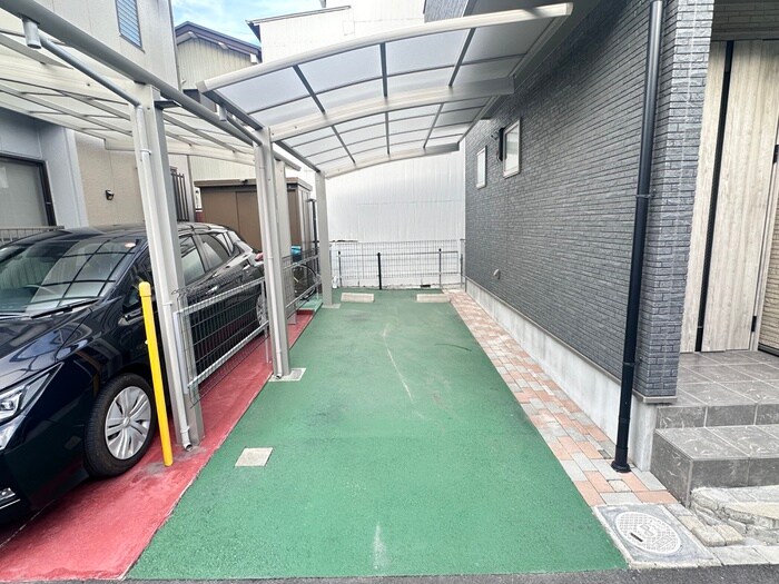 物件外観写真4　(駐車場)