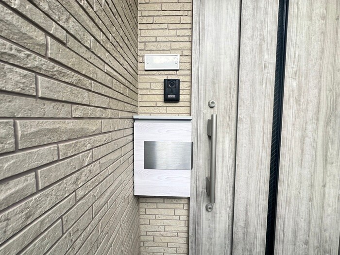 物件外観写真5　(エントランス部分)