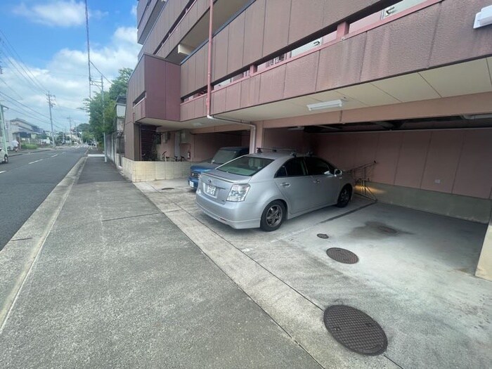 物件外観写真3　(駐車場)