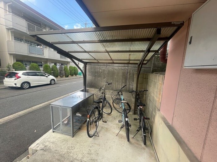 物件外観写真5　(駐輪場)